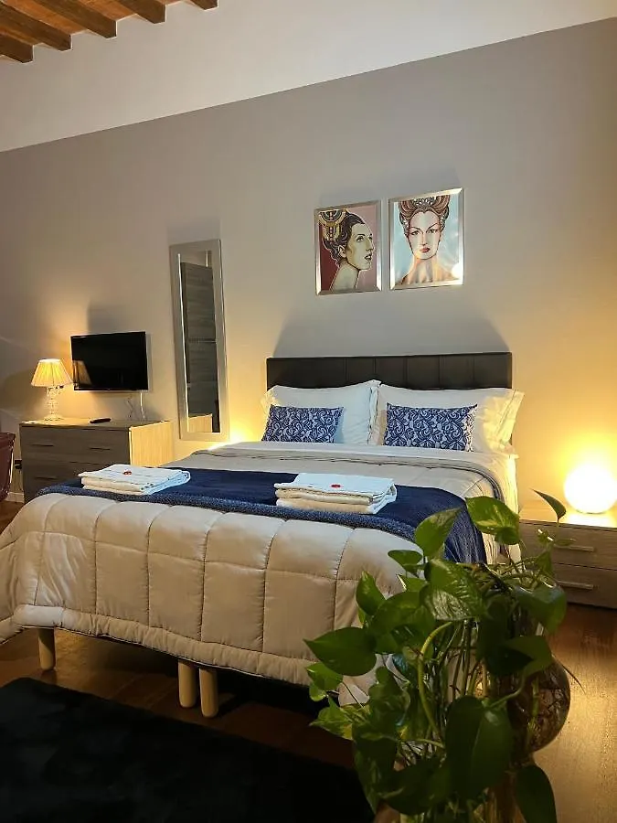 Bed & Breakfast Domus San Martino Guesthouse Piacenza