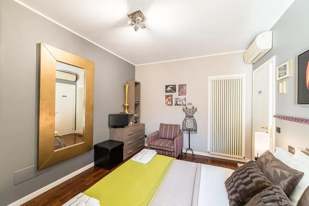 Bed & Breakfast Domus San Martino Guesthouse Piacenza
